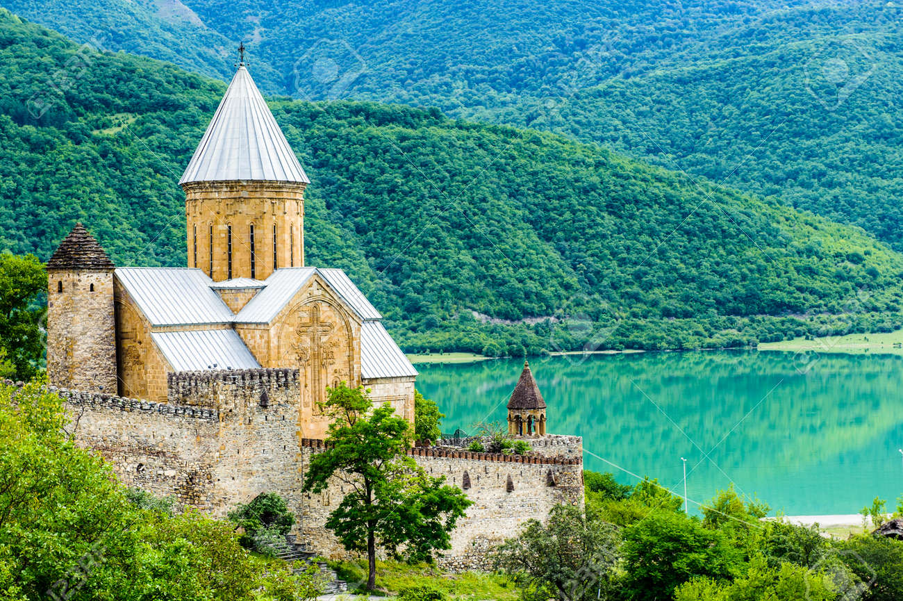 92693298-ananuri-castle-a-castle-complex-on-the-aragvi-river-in-georgia